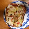 けい１１２９'s cooksnap of when they made 食パン耳ピザ☆ヘタも美味しく変身.
