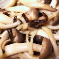 sumomokaka's cooksnap of when they made キノコの塩昆布おかか炒め 【作り置き】.