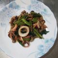 クックMO63WW☆'s cooksnap of when they made 小松菜と豚肉にイカもＩＮ！！オイマヨ炒め.