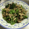 ハングル's cooksnap of when they made ピーマンときのこのバター醤油炒め.