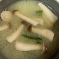 えみーごad's cooksnap of when they made しめじとわかめのお味噌汁.