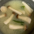 えみーごad's cooksnap of when they made しめじとわかめのお味噌汁.