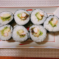 yesmama's cooksnap of when they made 簡単♪エビとアボカドの巻き寿司.