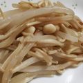 くるん♪'s cooksnap of when they made 超簡単で絶品つまみ！もやしエノキ梅昆布茶.
