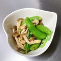 K0A9O0R8U♪'s cooksnap of when they made スナップエンドウとしめじのナムル.