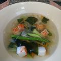Lake☆Erie's cooksnap of when they made ブロッコリーとかにかまのお吸い物.