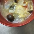みさこのまま's cooksnap of when they made 新玉ねぎ・新人参・しめじ・卵の味噌汁.