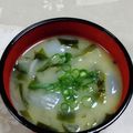 ほか弁ママ's cooksnap of when they made 新玉ねぎとわかめの味噌汁.