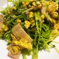 ❁りさこ❁'s cooksnap of when they made 簡単！シンプル！豆苗と卵のベーコン炒め.