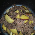 クックAKZUWU☆'s cooksnap of when they made さつまいもと牛肉の甘辛炒め.