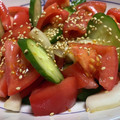プリズンブレイク's cooksnap of when they made 新玉ねぎときゅうりとトマトの辛旨サラダ.