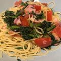 hiromi17's cooksnap of when they made ベーコンと春菊のトマトパスタ.