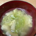 そよ3146's cooksnap of when they made 卵を１個　満足味噌汁　キャベツと油揚げで.