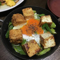 クロ８５'s cooksnap of when they made 九条ネギ＋絹厚揚げのアヒージョ炒め＋月見.