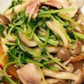なるえり☆キッチン's cooksnap of when they made ベーコンとしめじの豆苗炒め.