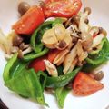 でりーK's cooksnap of when they made しめじとピーマントマトのガーリック炒め.