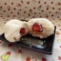 ♡JyuRiku♡'s cooksnap of when they made とろける美味しさ♡いちごクリーム大福.