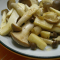 Cookingmam's cooksnap of when they made いろいろキノコのバタぽん炒め.