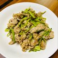 J_son's cooksnap of when they made かぶの葉と豚こま肉のにんにく炒め.
