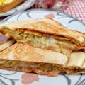 在宅勤務のおじさん's cooksnap of when they made 卵・キャベツ・チーズのホットサンド.