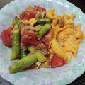 ズボラ飯大好き's cooksnap of when they made アスパラとトマトの卵炒め.