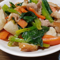 あきつま（杏花☆）'s cooksnap of when they made ★小松菜☆豚肉☆竹輪のオイマヨ炒め★.
