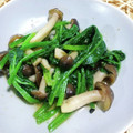 Lily322's cooksnap of when they made ほうれん草としめじのお浸し【母の味】.