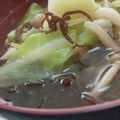 あゆたっくん's cooksnap of when they made キャベツときのこのみそ汁.