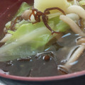 あゆたっくん's cooksnap of when they made キャベツときのこのみそ汁.