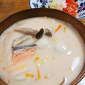 nemino's cooksnap of when they made 暖まる！具だくさん！☆鮭のかす汁☆.