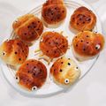 ☆ささすけ☆'s cooksnap of when they made 虫パン♪てんとう虫のコッペパン.