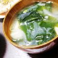 いんでぃあな's cooksnap of when they made 新玉ねぎと☆生わかめと☆豆腐のお味噌汁☆.