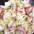 なちゃんU・x・U's cooksnap of when they made 10分超簡単　うま白菜とベーコンの炒め物.