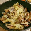 sofami's cooksnap of when they made あさりとキャベツの白ワイン蒸し.