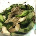 ユカtoマオマオ's cooksnap of when they made 即席！きゅうり、ワカメ、しめじの酢の物.