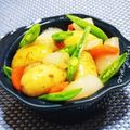辰夫女子's cooksnap of when they made 新じゃが☆新玉ねぎ☆スナップエンドウ煮物.
