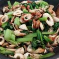 みこひろママ's cooksnap of when they made 小松菜、竹輪、しめじのニンニク炒め.