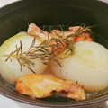 yokoyoko76's cooksnap of when they made 放置で簡単☆新玉ねぎと手羽元のコンソメ煮.