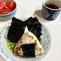 まいもぐ2020's cooksnap of when they made チーズと奈良漬と胡桃のおにぎり.
