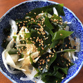 ペチェッタ's cooksnap of when they made 新玉ねぎとわかめの酢の物 ☆.