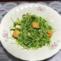 chi−ちゃん's cooksnap of when they made 厚揚げと豆苗のガーリック炒め.