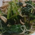 ぐうたら主婦みん's cooksnap of when they made ☆糖質制限☆ ほうれん草としめじの白滝.