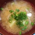 わたるんママ's cooksnap of when they made ＊新玉ねぎと新じゃがの味噌汁＊.