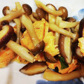 さおりらっくま's cooksnap of when they made きのこと鮭のバターしょうゆ炒め.