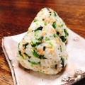 ちゃちゃまる26's cooksnap of when they made 塩鮭と青しその実のご飯.