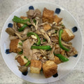 ぶひひーん's cooksnap of when they made 豚バラと厚揚げと舞茸の簡単炒め.