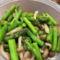 もんち222's cooksnap of when they made 舞茸とアスパラの中華炒め.