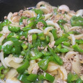 もんち222's cooksnap of when they made 簡単！ピーマンと玉ねぎのそぼろ！.