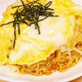 hitomi♪＊'s cooksnap of when they made チーズがとろ〜り♡オム・辛ラーメン.