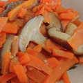 ＹUM！'s cooksnap of when they made 簡単、しいたけと人参の煮物.